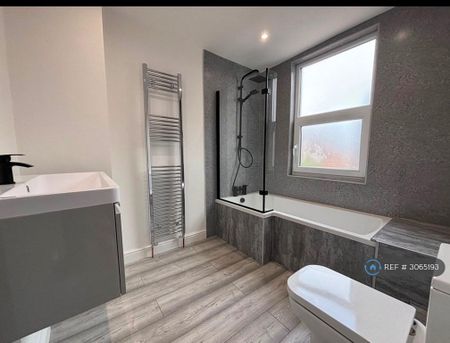 4 bedroom terraced house to rent - Photo 4