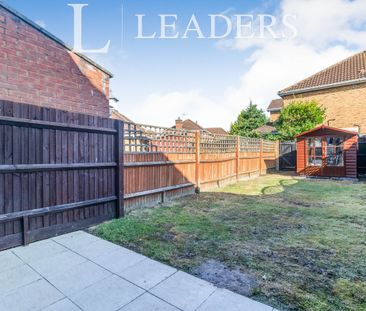 2 bedroom house to rent St. Andrews Gardens, Cobham, KT11 - Photo 4