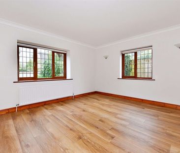 A detached four bedroom house to rent in Woolton Hill. - Photo 4