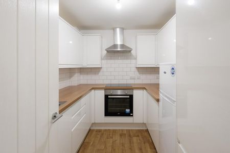 1 Bed Flat - Photo 4