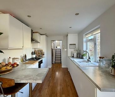 2 Bed Flat, Masbro Road, W14 - Photo 4