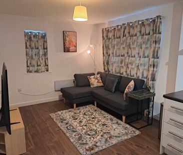 Room in a Shared Flat, Ivy Graham Close, M40 - Photo 4