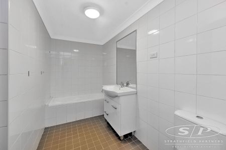 Spacious 2 bedroom unit - Photo 4