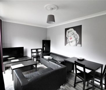 4 bedroom private hall to rent - Photo 2
