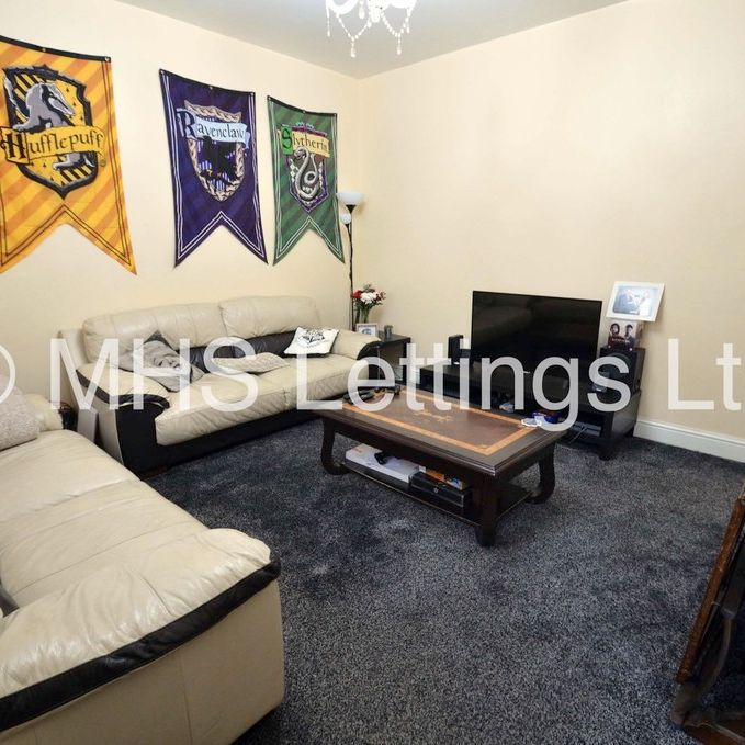 2 Bedroom Mid Terraced House for rent in Autumn Place - Photo 1