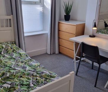 4 bedroom terraced house to rent - Photo 5