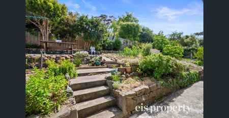 Light-filled, Sunny And Spacious Home With Breathtaking Views - Photo 5