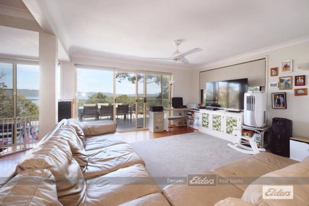 WATERFRONT HOME WITH BREATHTAKING VIEWS. - Photo 1