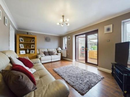 4 bedroom detached house to rent - Photo 4