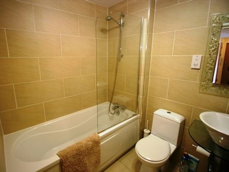 Flat to rent on - Photo 3