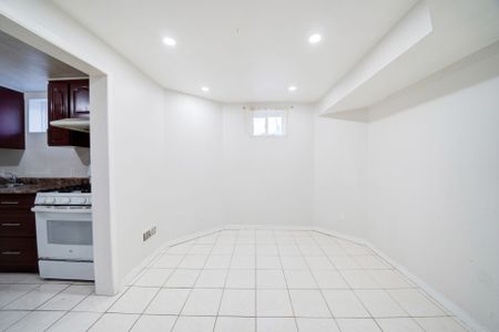 For Lease - 5 Claresholme Drive, Toronto, Ontario - Photo 5