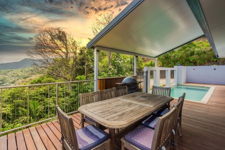 On the very top of Cairns - Luxurious Entertainer - Short Lease OK - Photo 2