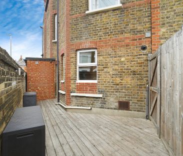 3 bed terrace house, SW12 - Photo 4