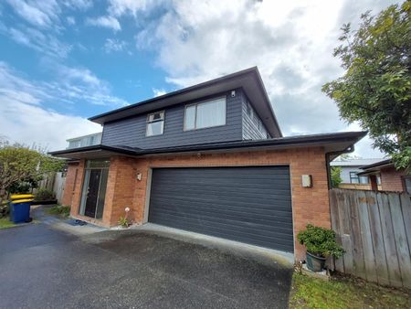 Family House In Henderson - Photo 2