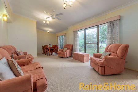 28 Corbett Avenue, Dubbo, NSW 2830 - Photo 4