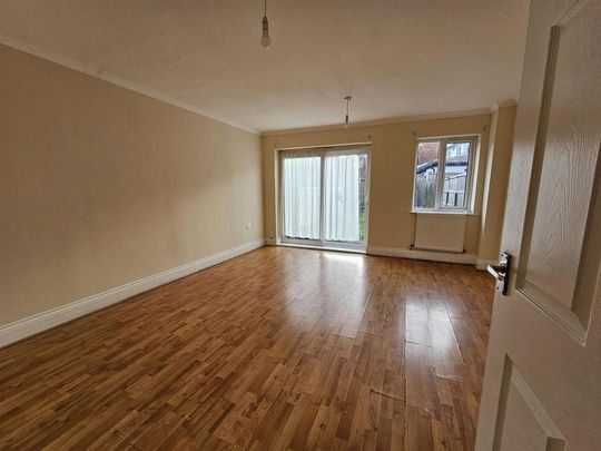 4 bedroom semi-detached house to rent - Photo 1