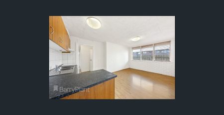 Convenient & Comfortable 2-Bedroom Ground Floor Apartment in prime Location - Photo 4