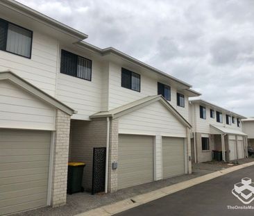 Pristine modern 3 bedroom townhouse - Photo 2