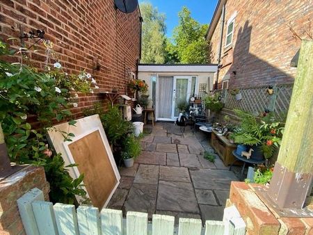 2 bedroom terraced house to rent - Photo 5