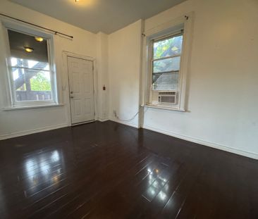 For Lease - 139 1/2 John Street Unit# 5, Hamilton, Ontario - Photo 3