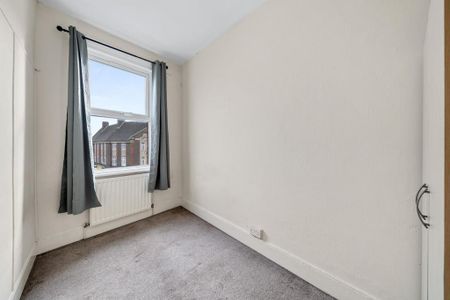 4 bedroom flat to rent - Photo 5