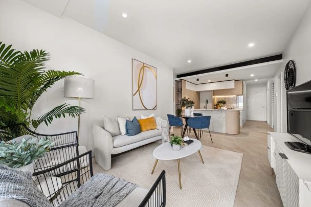 Sophisticated South Brisbane Apartment in the Prestigious SkyNeedle Precinct - Photo 1