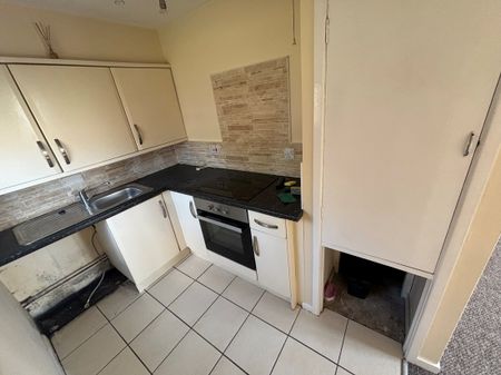 Bronwydd, Birchgrove, SWANSEA - Photo 3