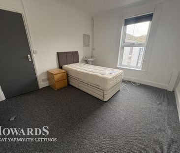 1 bedroom in a house share to rent - Photo 2