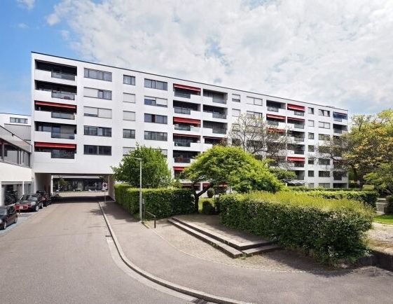 Central district near the SBB train station - Photo 1