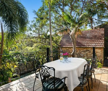 TIMELESS COASTAL ELEGANCE - PRIVATE PALM BEACH SANCTUARY - Photo 3