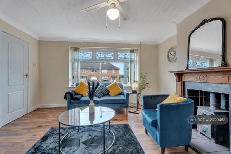 3 bedroom semi-detached house to rent - Photo 3