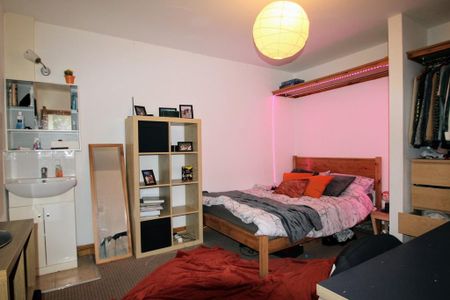 6 bedroom semi-detached house to rent - Photo 2