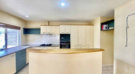 Well located home 4 bedroom home - Photo 3