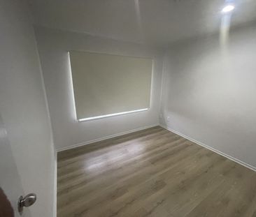 Fully renovated single level 4 Bedroom home - Photo 3