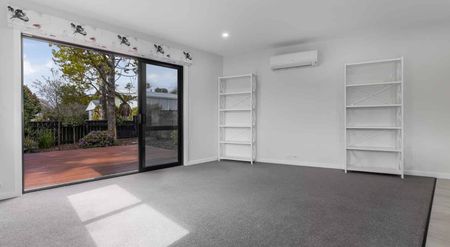 Just Moments to Town Centre - Photo 2