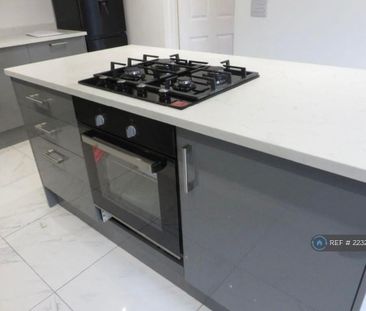 3 bedroom semi-detached house to rent - Photo 4