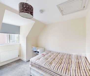 Victoria Mews, Crawley, RH11 - Photo 3