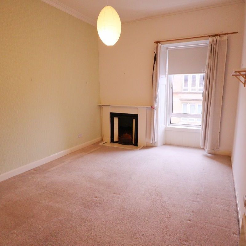 3 Bed, Flat - Photo 1