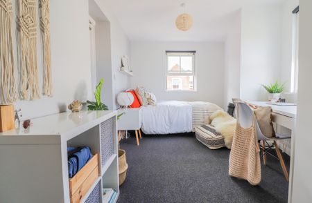 Walking Distance to Town Lancer - Photo 5