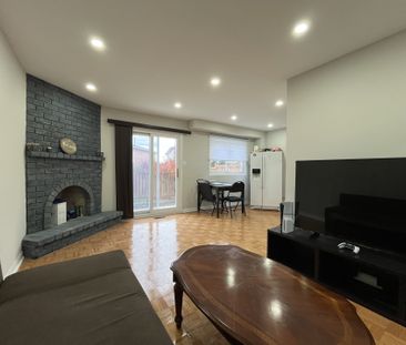 For Lease - 4327 Burnaby Court, Mississauga, Ontario - Photo 3