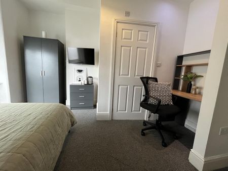5 bedroom terraced house to rent - Photo 3