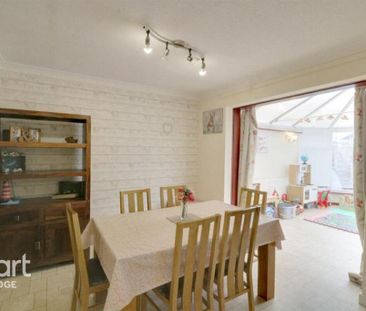 4 bedroom end of terrace house to rent - Photo 6