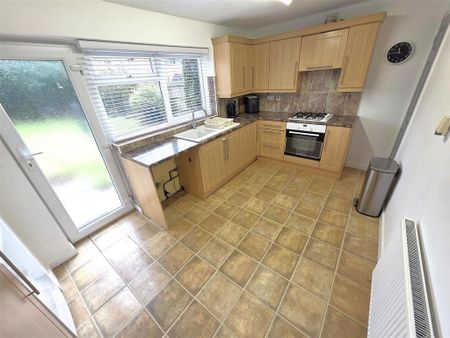 3 bedroom detached house to rent - Photo 3