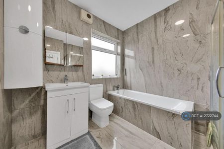 3 bedroom terraced house to rent - Photo 4