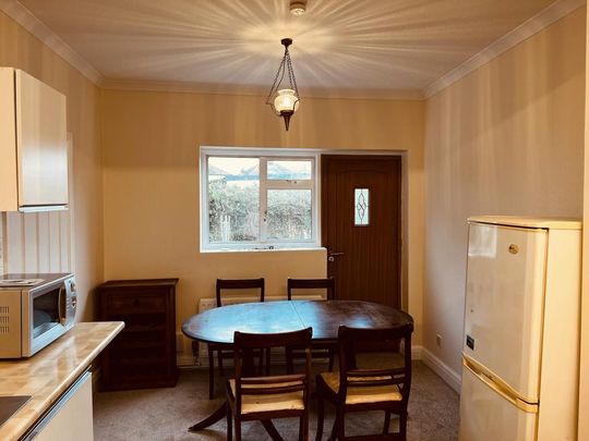 1 bedroom in a house share to rent - Photo 1