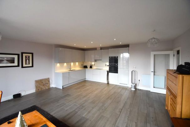 2 bedroom penthouse to rent - Photo 1