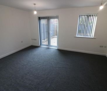 3 bedroom end of terrace house to rent - Photo 1