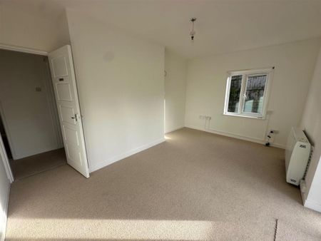 2 bedroom semi-detached bungalow to rent - Photo 2