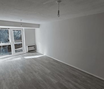 Bruntile Close, Farnborough GU14, London - Photo 2