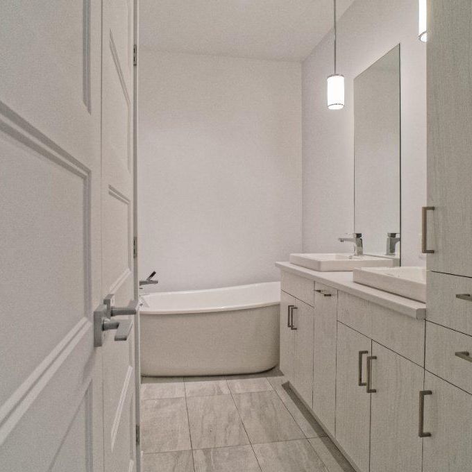 MAGNIFIQUE 4 1/2 - LIBRE 1er DÉCEMBRE - ASCENSEUR - Photo 1